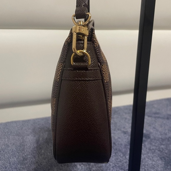 Louis Vuitton Damier Pouch - Picture 3 of 15
